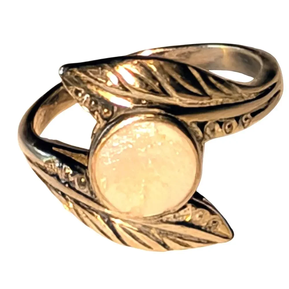 Sterling Silver Mother of Pearl Leaf Pattern Ring Size 9 Thailand